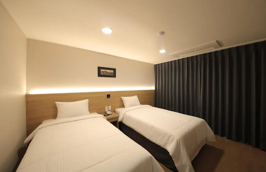 Harbor Hotel-1
